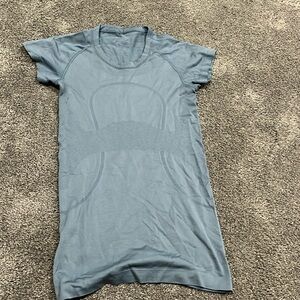 Lululemon T-Shirt